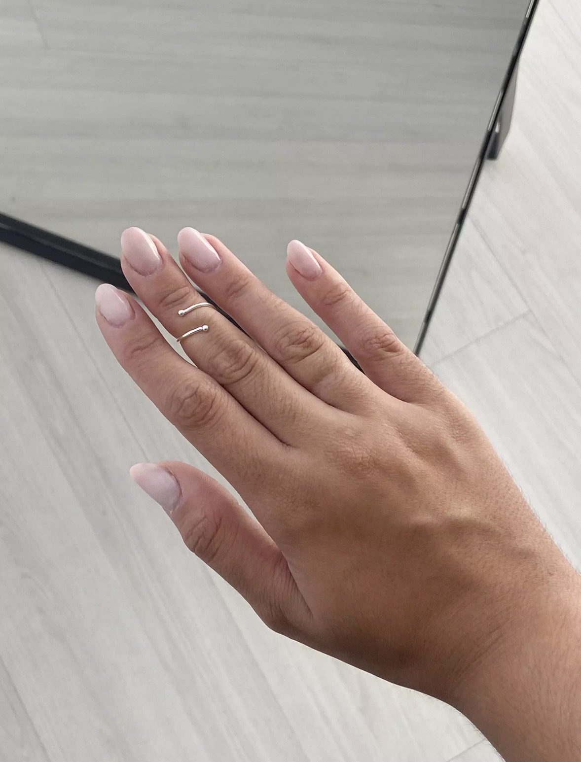 Anel Falange Curvo — foto no corpo