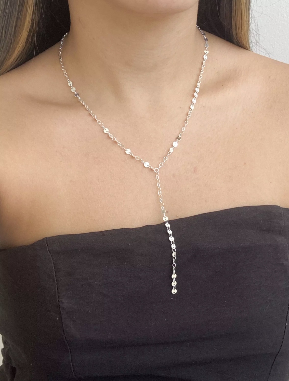 Colar Gravata Eclipse — foto na modelo